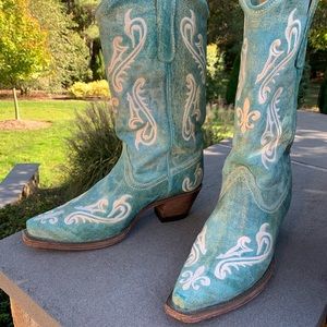 Corral embroidered western boot with snip toe